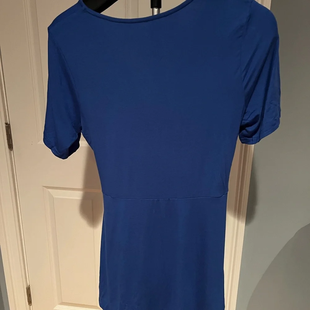 Short sleeve blue v-neck, size XL - Picture 3 of 5